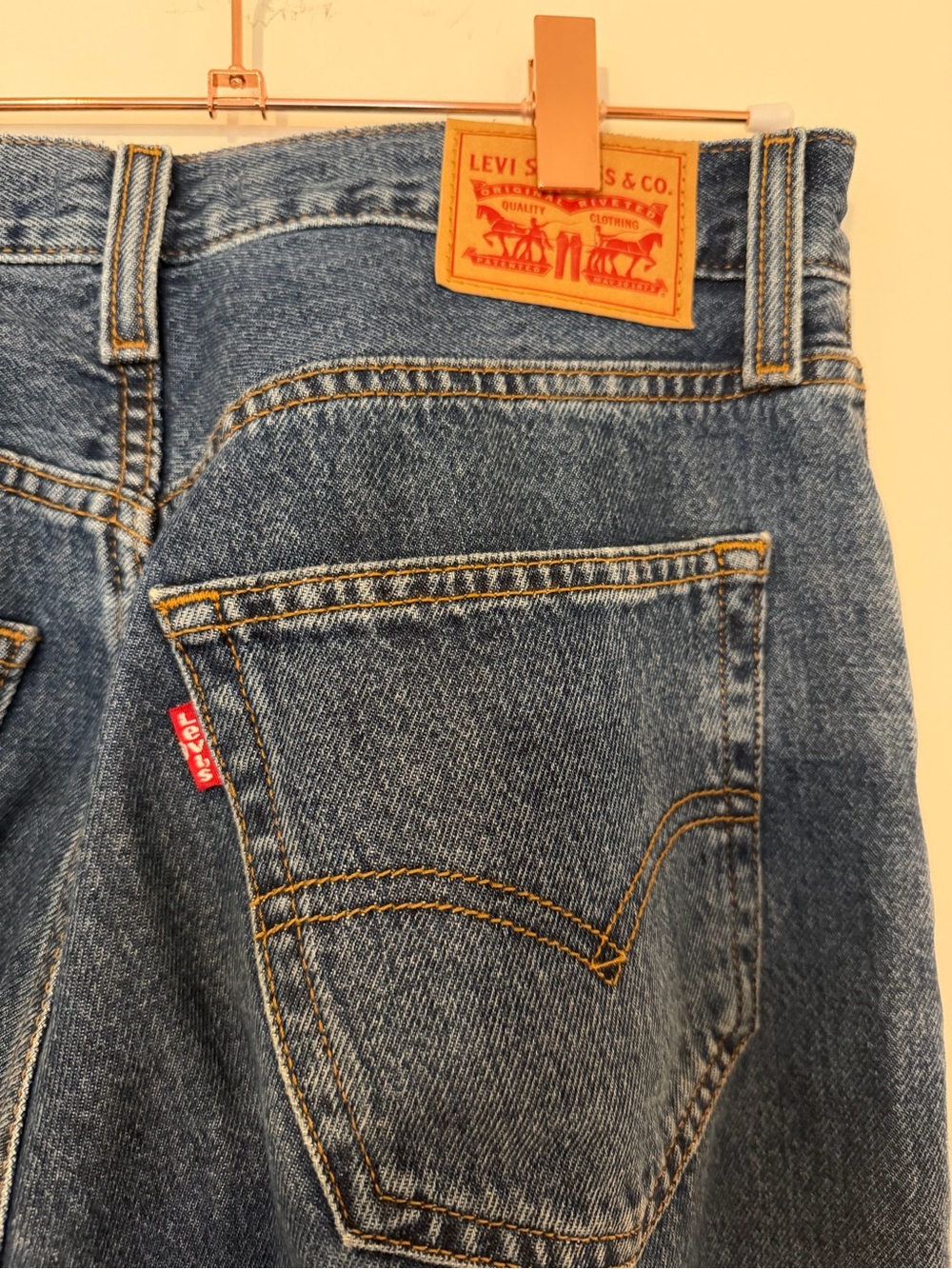 Levi's Women’s ‘94 Baggy Medium Blue Jeans - Picture 4 of 4